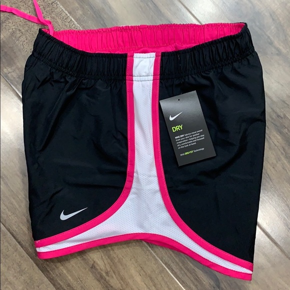 NIKE Women’s running shorts with Dri-Fit Technolog - Picture 7 of 16